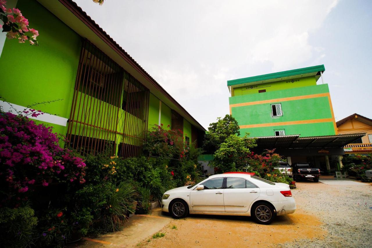 Khanidta Resort Pattaya Buitenkant foto